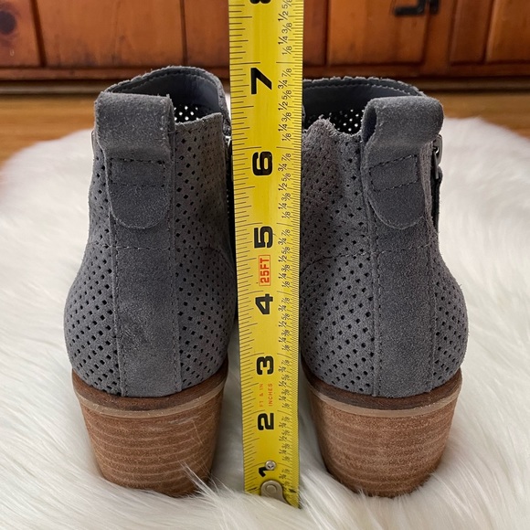 Dolce Vita Sansa Perforated Zip Bootie Suede In Grey Size 7.5 - Picture 3 of 14